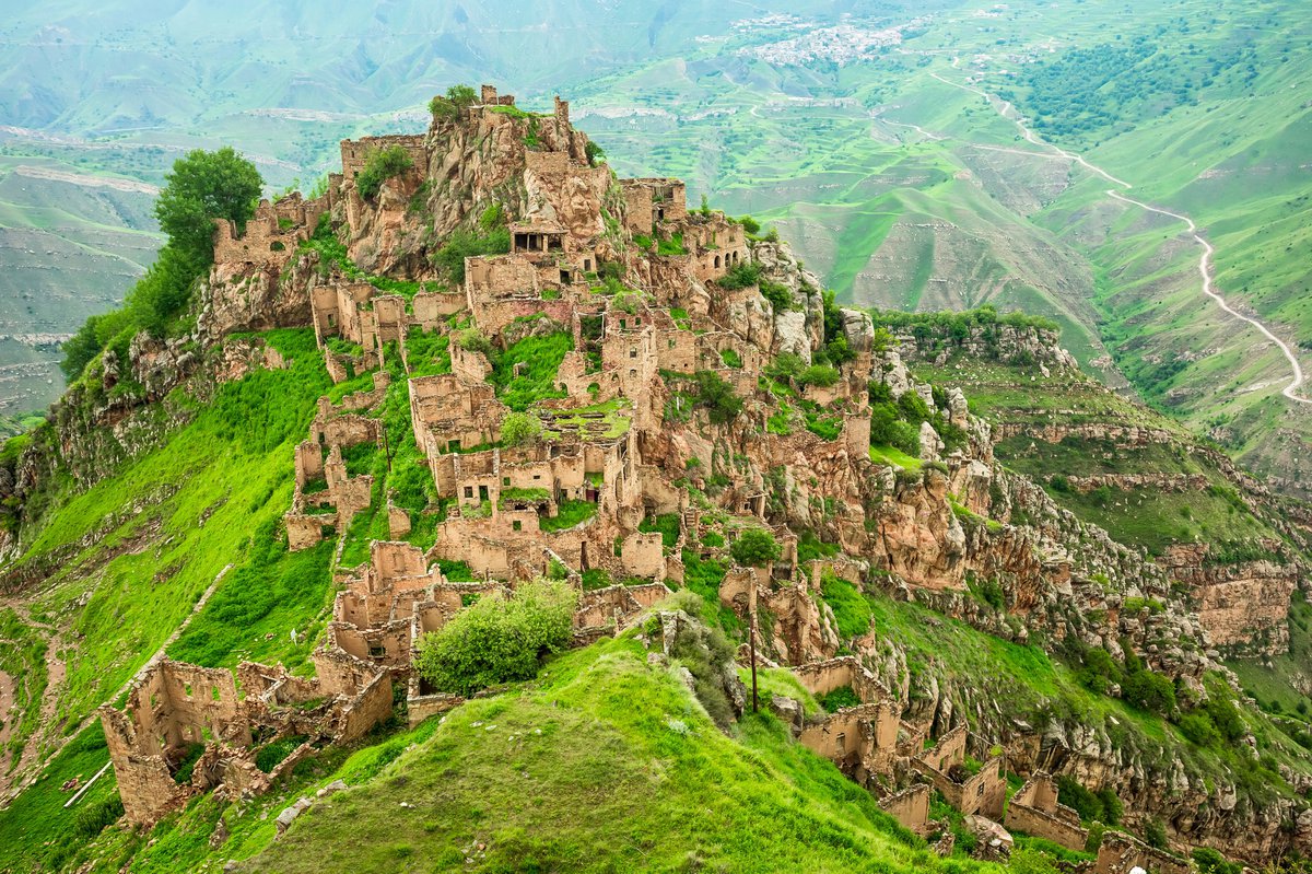 Заброшенное село в Дагестане Гамсутль