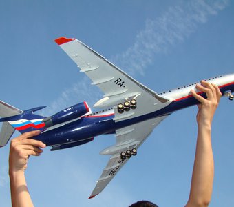 Модель самолёта Ту-154 м