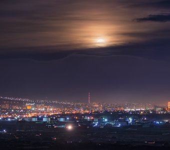 Восход луны над Улаан-Баатаром