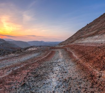 Рассвет в полосатых горах