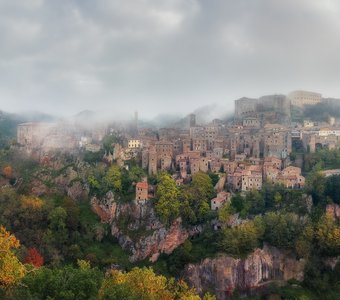 Италия. Тоскана. Панорама города Sorano