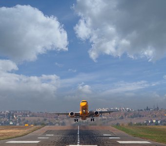 взлёт Embraer 190