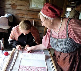 Вышивальщицы (Embroiderers)