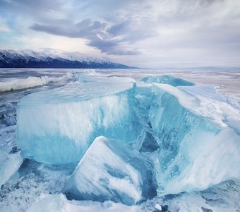 Кубы прозрачного льда