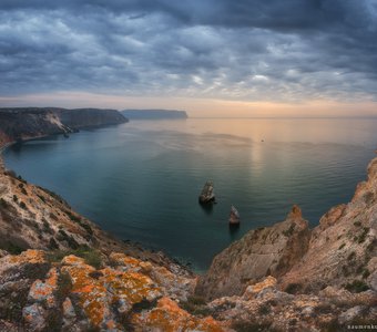 Крым. Панорама с мыса Фиолент на море и скалы Пилад и Орест.