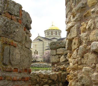 Камни Херсонеса и Владимирский собор