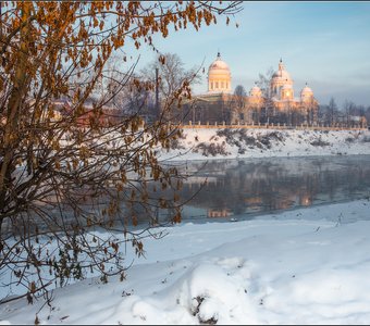 Солнце скромно подсветило и исчезло в облаках