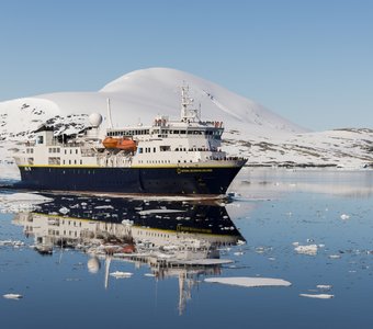 Судно "National Geographic Explporer" в Антарктике