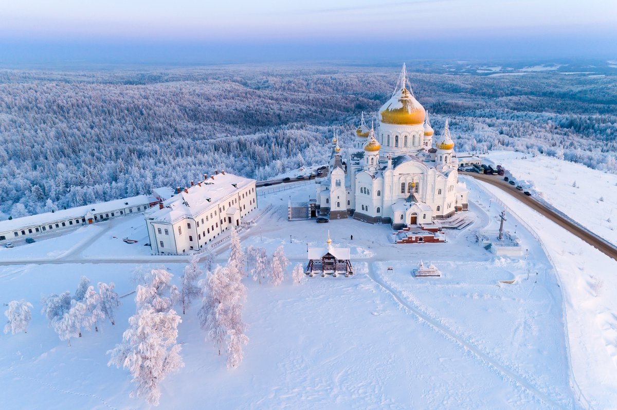 Новый белый монастырь. Белогорский монастырь Кунгурский район. Белогорский Николаевский монастырь Пермский край. Белогорский монастырь 2022. Белогорский монастырь Пермский край зимой.