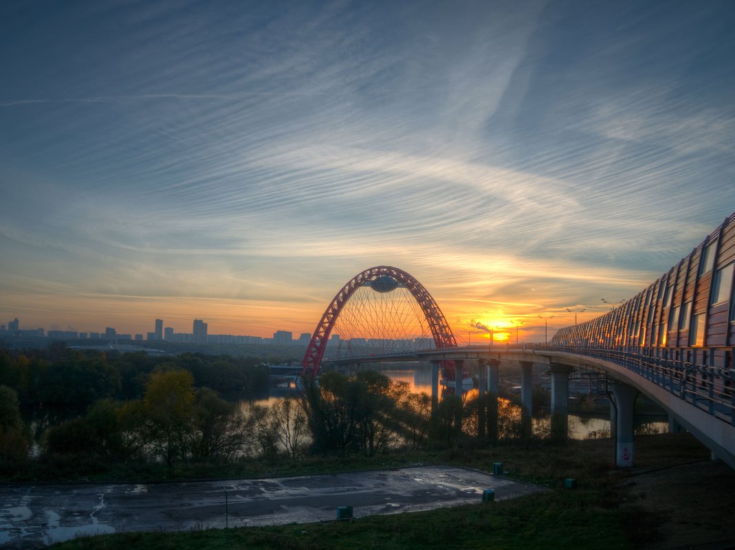 Радужный мост. Живописный мост (2007). Москва. Россия. Радуга мост Москва. Живописный мост над рекой Москвой. Живописный мост на закате.