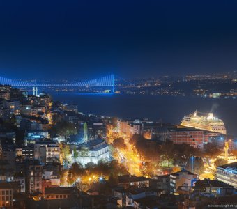 Турция. Стамбул. Панорама на Босфорский мост, вечерний