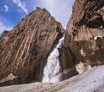 Водопад Каракайя-Су в лучах солнца