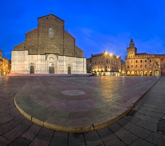 Piazza Maggiore and San Petronio Basilica in the Morning, Bologna