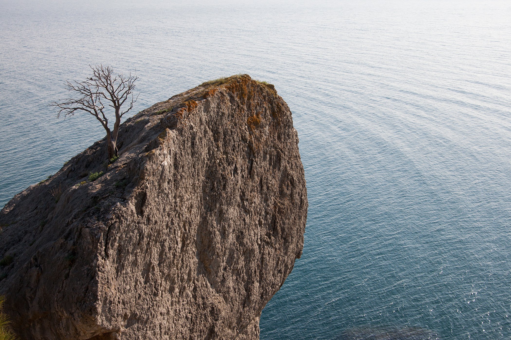 Верхом на камне