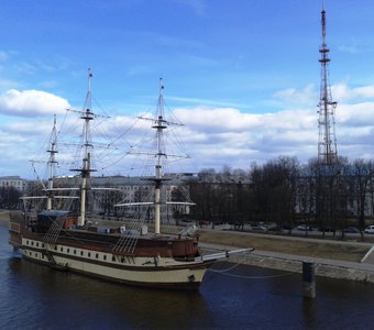 Вид на Торговую сторону Великого Новгорода, фрегат "Флагман"