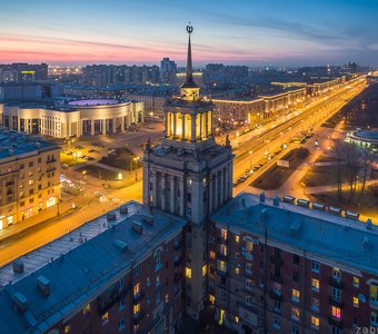 Сталинская высотка у м. Парк Победы