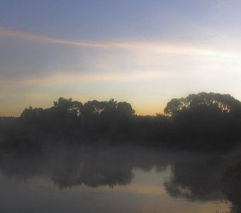 Вщиж. Рассвет над туманной рекой. Август 2007.