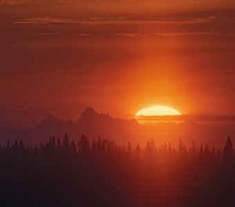 Восход Солнца над г.Сабля