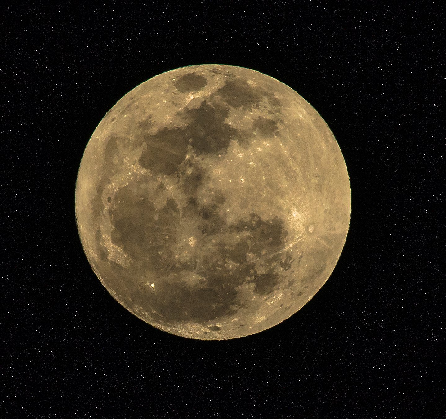 Луна в Дананге.