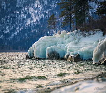 Ледяные фантазии Телецкого озера
