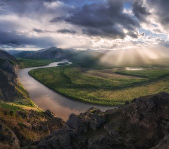 Индигирка и хребет Черского.