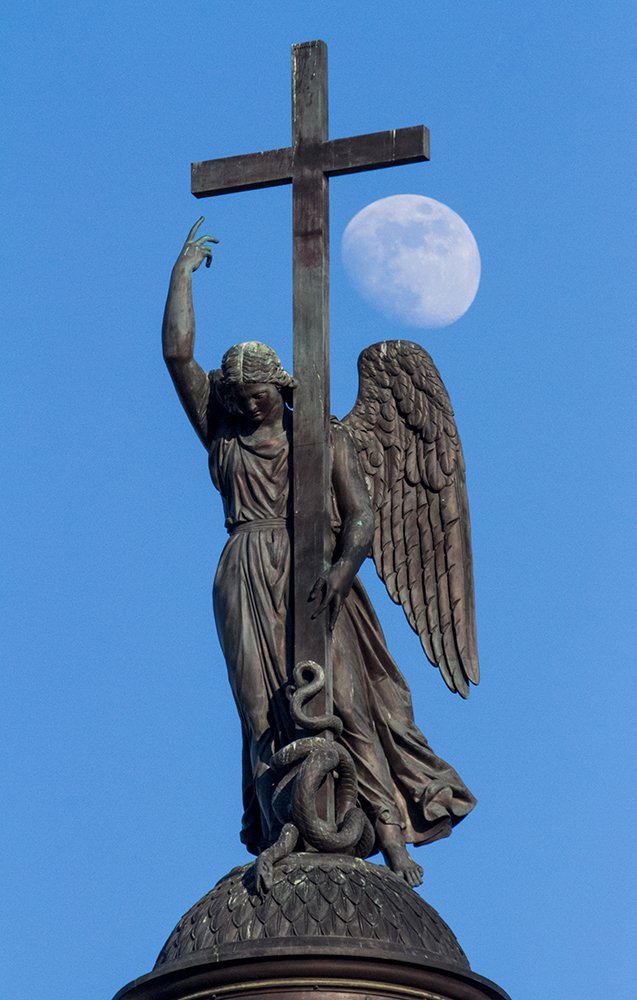 Луна и ангел