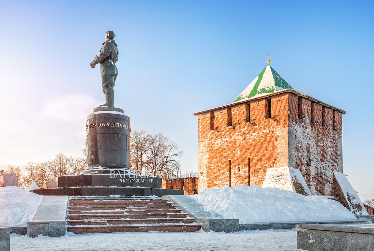 памятник чкалову в нижнем новгороде фото