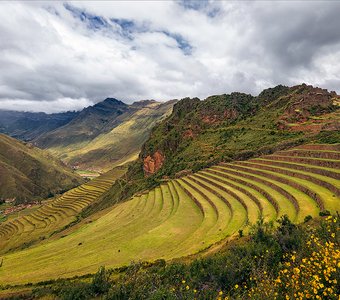 Осенние террасы города Писак в священной долине инков, Перу