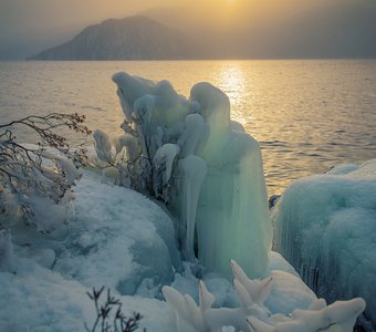 Ледяные фантазии Телецкого озера