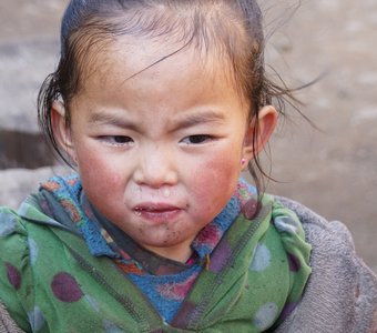 Лица Непала. Девочка народа таманги.