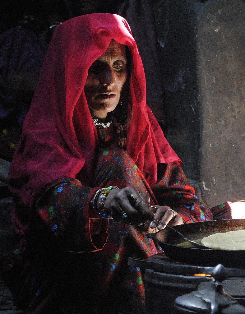 Ваханка на кухне, Северо-восточный Афганистан