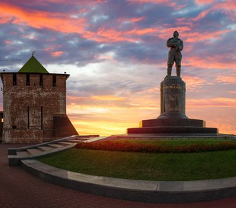 Памятник Валерию Чкалову