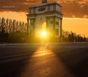 Триумфальная арка мемориального комплекса "Курская дуга"