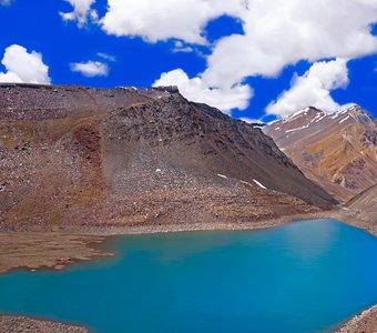 Священное высокогорное озеро Сурья в Гималаях