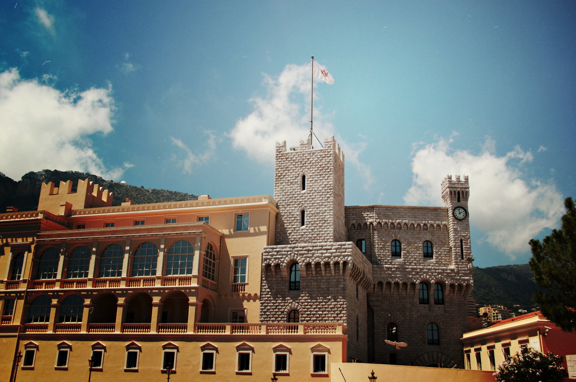 "Крепость Монако"