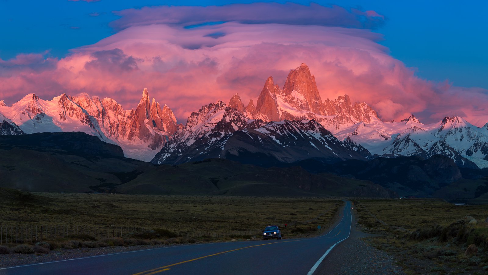 Рассвет над вершинами Cerro Torre и Fitzroy