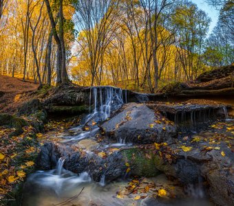 Травертиновый водопад в Татарском лесу