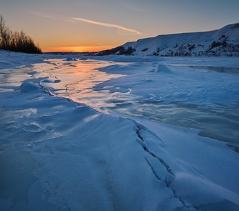 Закат на зимней реке