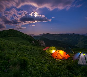 Ночь в горах Чечни.