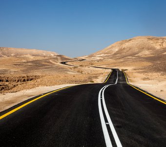 Дорога через пустыню.