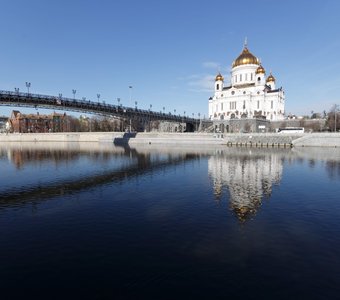 Патриарший мост у Храма Христа Спасителя