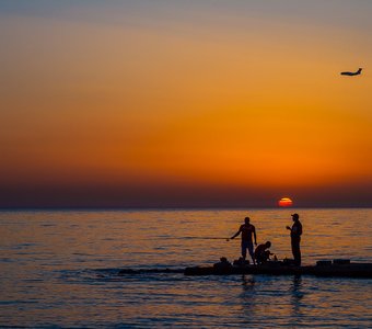 Закат, море, самолет