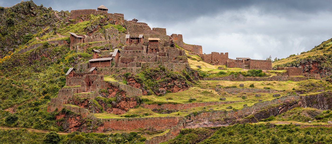 Руины города Писак в священной долине инков. Перу