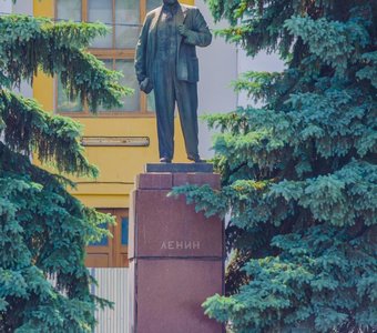 Памятник В.И.Ленину в Курске