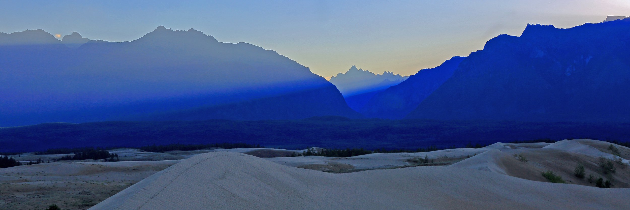 Вечер у Кодарского хребта