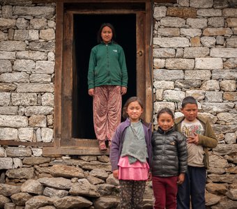 Дети Непала.