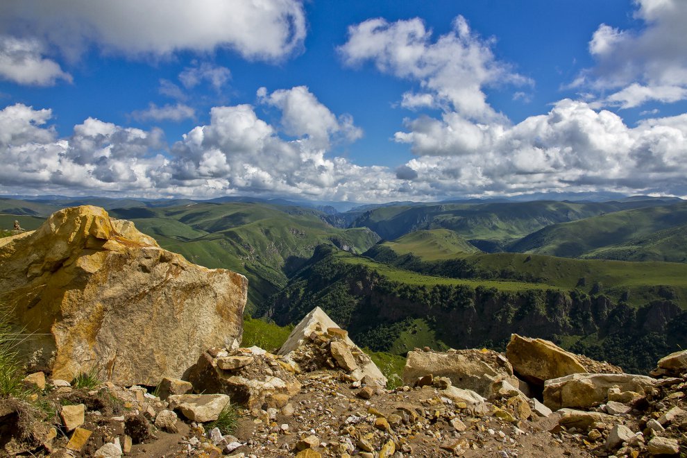 Скалистая вершина Курочка в Крыму