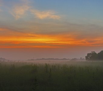 Hotylevo. Sunrise on meadow
