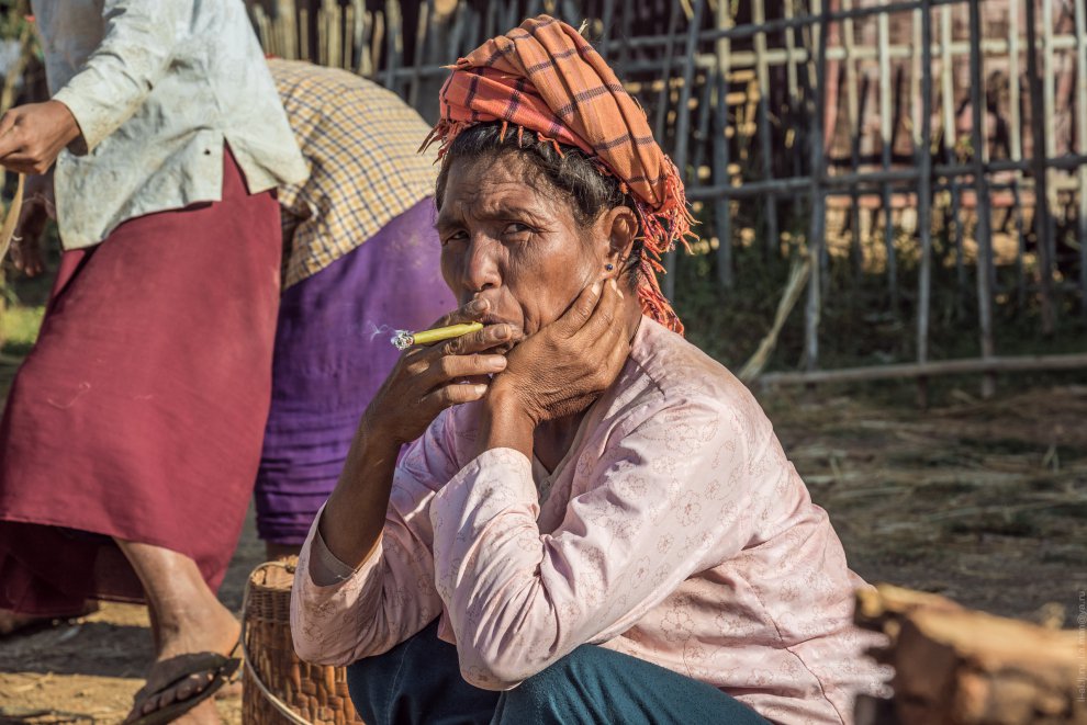 Жители Мьянмы