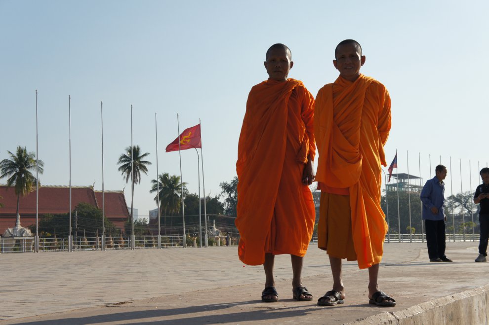Лаосские монахи